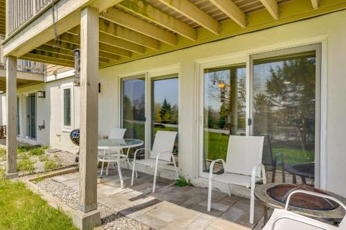 Bromley Mountain Apartment | Ski-inandSki-Out Peru Condo with Fire Pit and Grill!