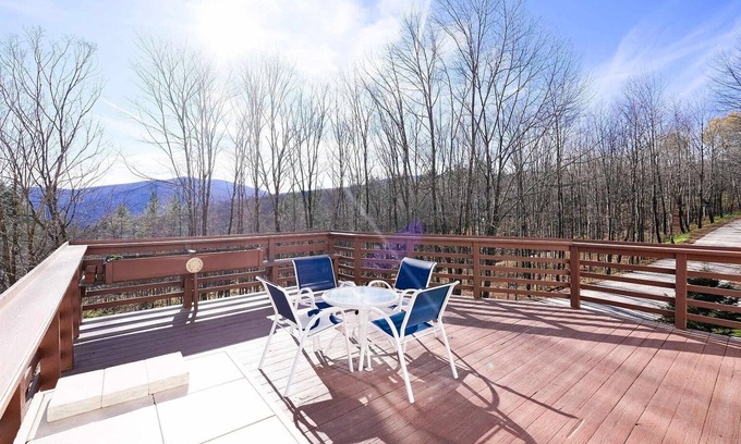 Plymouth House | Ski Retreat Townhome in Plymouth, VT