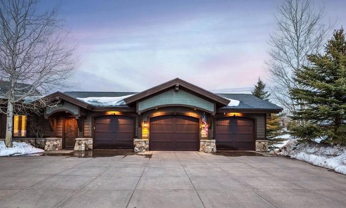 The Preserve House | SKI SEASON AVAILABILITY! Luxury Glenwild Estate with private hot tub!