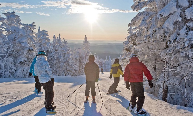 Manchester House | Ski Season dream: 2 bedroom/2 bath, fireplace, dogs welcome
