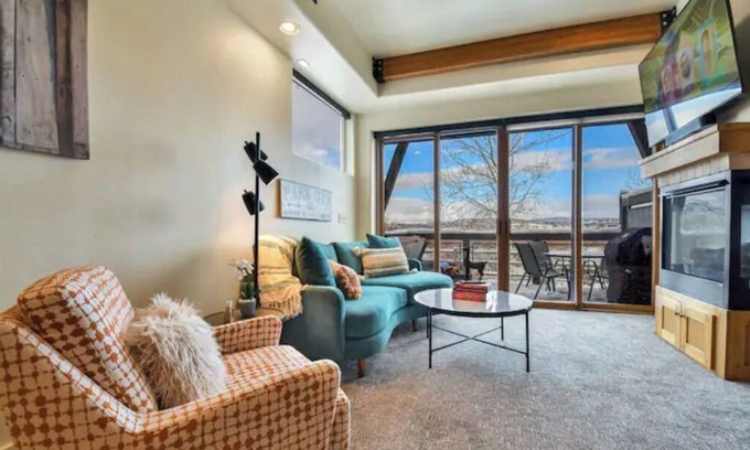 Kimball Junction Condo | skiNewpark35: Walkable w/View, Deck, Hot Tub, Garage
