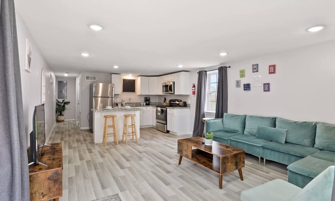 Faubourg Delassize House | Skip To St. Charles | Local Art-Filled Hideaway