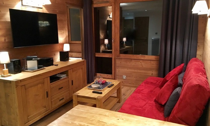 Meribel-Mottaret Apartment | SKIS BY THE FEET- 2 ROOM/CABIN - DONE AGAIN - HIGH SPEED WIFI -CALME AND CLEAR VIEW