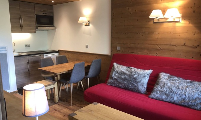 Meribel-Mottaret Apartment | SKIS ON FOOTS-WIFI- GARAGE (optional) -NICE VIEW-2 ROOMS