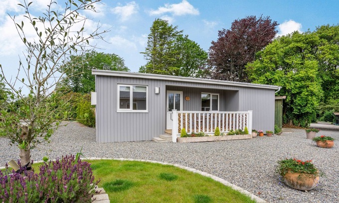 Jameston Cottage | SKOMER LODGE (BIER WOOD LODGES), pet friendly in Manorbier
