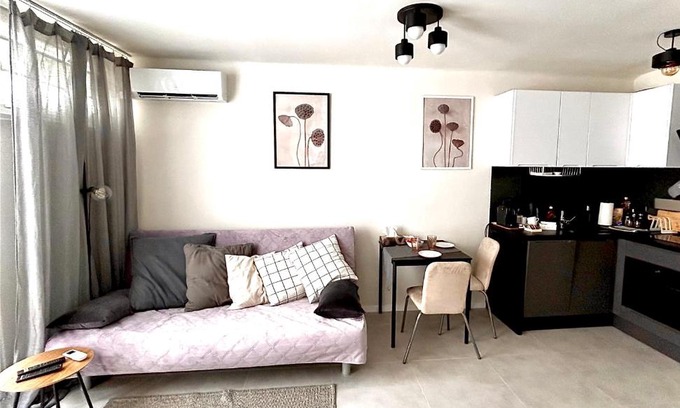 Mirow Apartment | Sky Apartment Comfy Suite Pereca