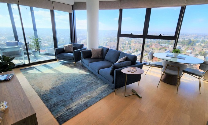 South Yarra Apartment | Sky-high South Yarra luxury 2 bed sleeping up to 4