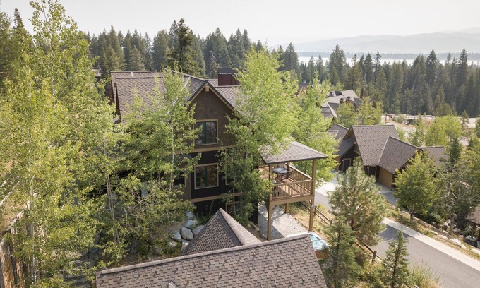 Tamarack Resort House | Sky High Townhome - Mountainside Townhome, private Hot Tub, Pet Friendly