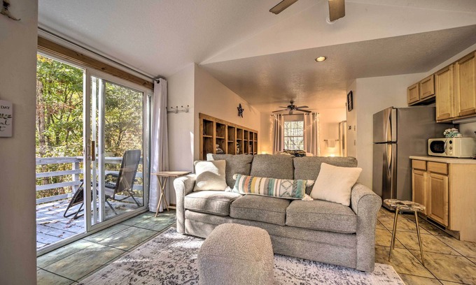 Almond Apartment | ‘Sky Loft’ Bryson Studio: 1 Mi From Fontana Lake!