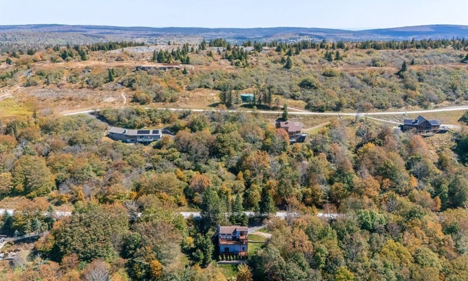 Old Timberline House | Sky Ridge - 1901 Mountainside RoadnnSky Ridge - Stunning Mountain Top Views, Hot Tub