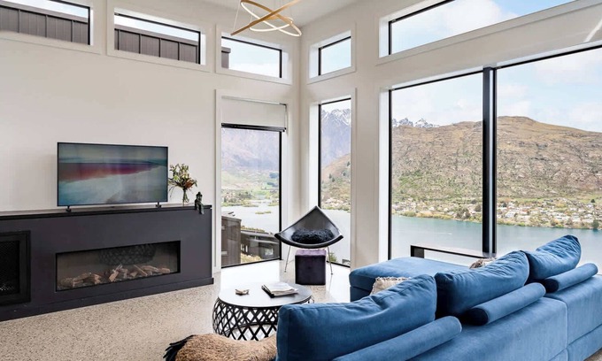 Frankton Villa | Sky Villa B, Free Parking, Gas Fire, BBQ, AC