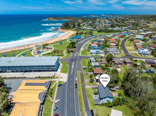 Malua Bay House | Skyes Beach House - Downstairs Accommodation