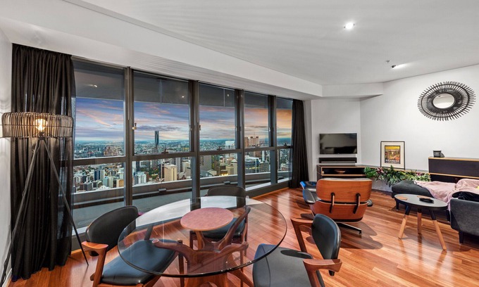 Brisbane Central Business District Apartment | Skyhigh Executive! ~ 2Bed/2Bath/1Car/Views ~ CBD
