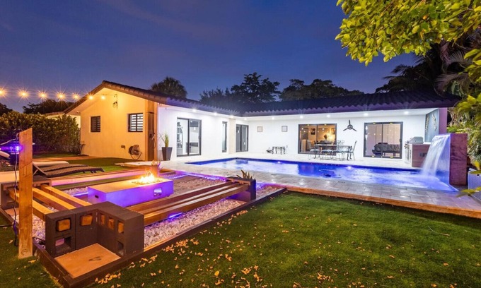 Miami Lakes House | Skyline Lux Villa w/Pool 4/3