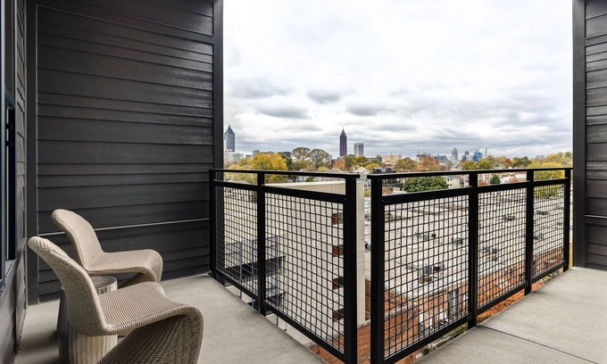 Cabbagetown Apartment | Skyline Suite by Atlanta Luxury Rentals