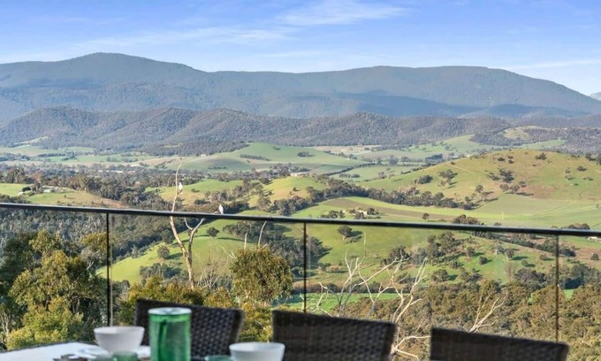 Yarra Valley House | Skyline Views Yarra Valley's Elevated Escape