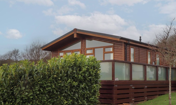 Newton Ferrers Cottage | SKYVIEW, family friendly, with a garden in Newton Ferrers
