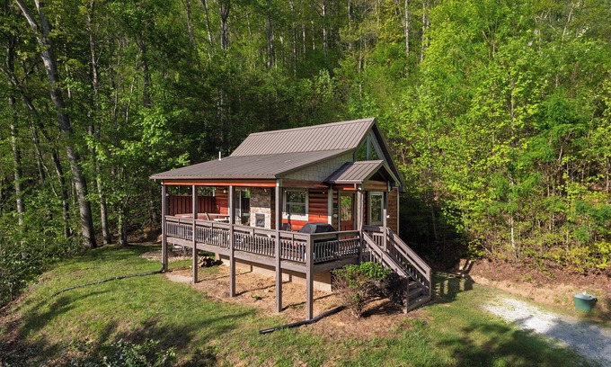 Bryson City Cabin | Skyview J.E.M - Romantic 1BR + Loft Smoky Mountain Cabin w/Hot Tub, Fire Pit & Forest Views