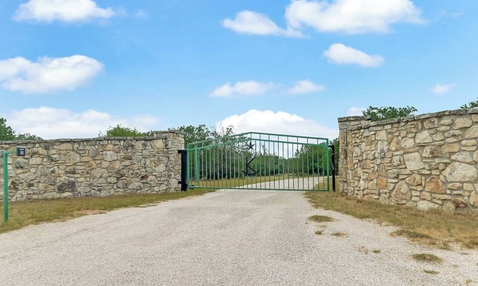 Llano House | Slab Road Hill Country Escape!