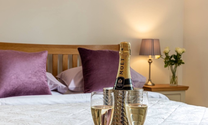 Edington Bed & Breakfast | Slades Farm Leisure