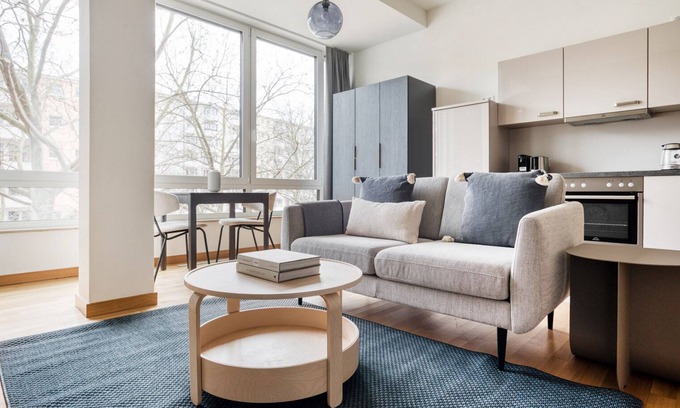 Wilmersdorf Apartment | Sleek Charlottenburg Studio near KaDeWe & Kurfürstendamm, by Blueground