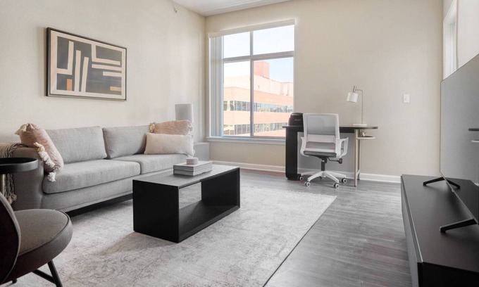Belcaro Apartment | Sleek Cherry Creek 1BR w/ Gym, W/D & Roof Deck, near Mall, by Blueground