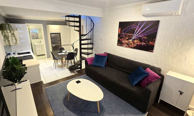 Darlinghurst House | Sleek Darlinghurst 2 bed house in "ideal" location