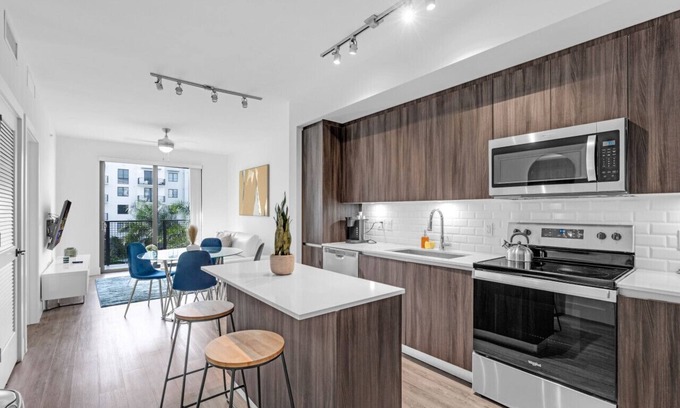 Doral Apartment | Sleek Doral Retreat 1 Bed Oasis W/Free Parking