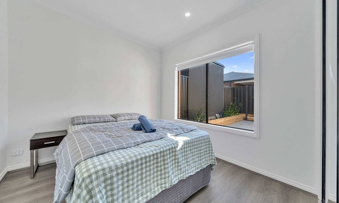 Kalkallo House | Sleek Family Home Near Kallo Town Centre