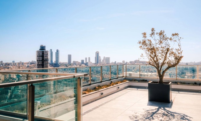 Celiktepe Mahallesi Apartment | Sleek Flat with Terrace close to Sapphire Mall