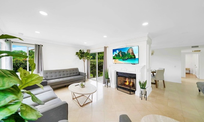 Monarch Beach Condo | Sleek & Modern! Ocean Views! Walk to Beach! Pool & Patio! STR23-0052