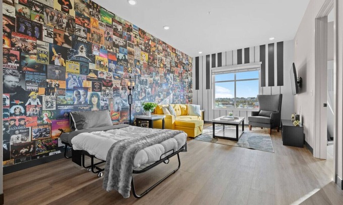 South Nashville Apartment | Sleek Spot: 8 Min to Broadway, Sleeps 4!