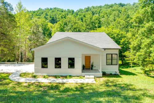 Lancaster House | Sleek Tennessee Retreat 2 Mi to Center Hill Lake!