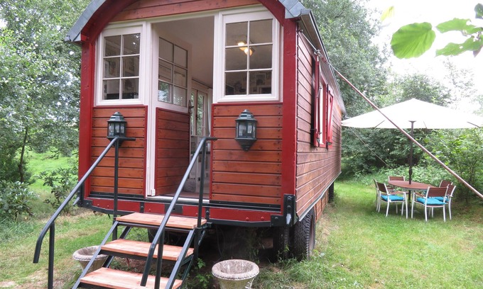Hundsdorf House | "Sleeping Beauty" idyllically situated pack wagon, accommodation close to nature in the Westerwald