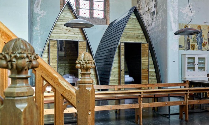 Kaaskerke House | Sleeping in a Church - Bed & Bar Tolomeus