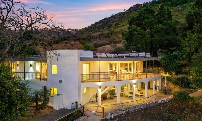 Malibu House | Sleeps 10, Luxe 2 Homes Malibu Hills Retreat | Cielo Estate by AvantStay