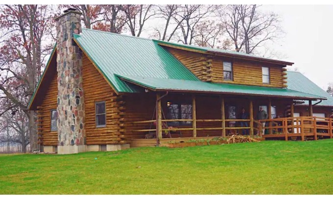 Montpelier Cabin | Sleeps 11 - Bar Room - Game Room - Handicap Accessible