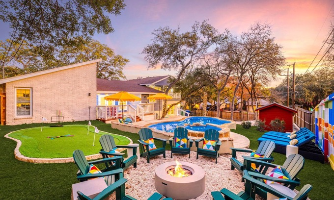 Hidden Creek House | Sleeps 18! Basketball Court~Heated Pool~Games