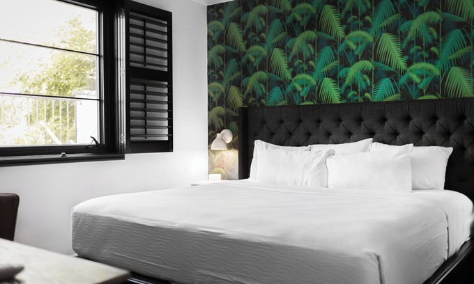 Rutledge Hill House | Sleeps 24 | 12 SoBro Suites Near Broadway, Dining & Music – by AvantStay