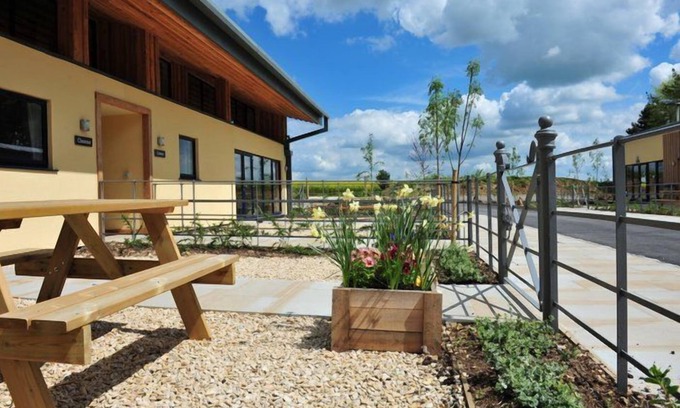Chedworth House | Sleeps 30, 15 Bedrooms, Dogs Welcome, No smoking, Wood Burner, Wi-Fi, Courtyard Garden, Cot and High