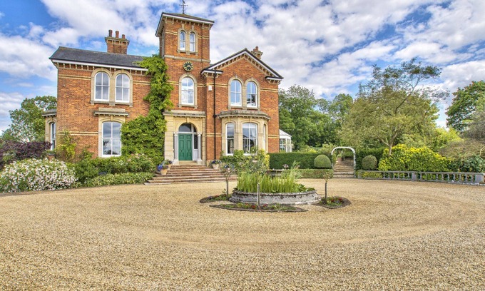 Bedford House | Sleeps 30 - Grand Country House, Indoor Pool & Spa