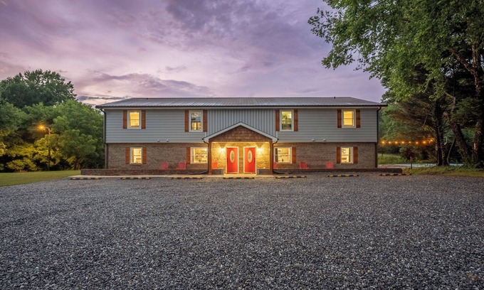 Barium Springs House | Sleeps 30! Themed Home w/Pool, Hot tub, Pond, Pickleball, Putt Putt, Arcades
