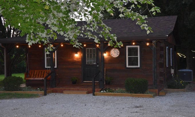 Lexington House | Sleeps 4, Rustic, Secluded