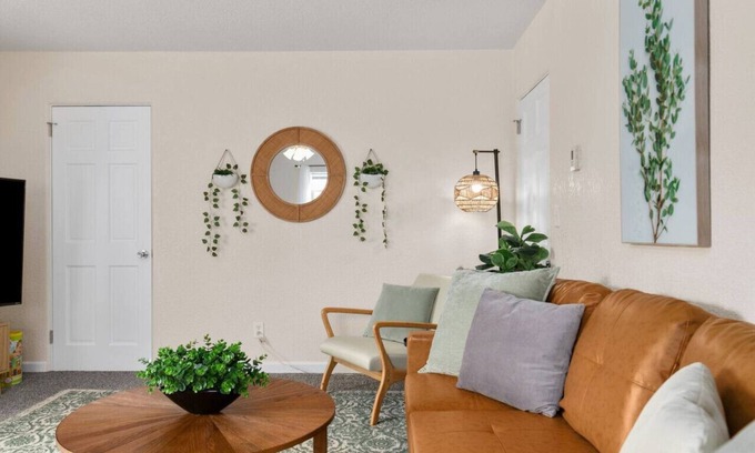 Sheboygan Apartment | Sleeps 7{SPACIOUS}Pets Welcome!