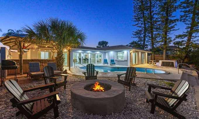 Dana Shores House | Sleeps 8! Tiki Bar~Pool~Hot Tub~Fire Pit