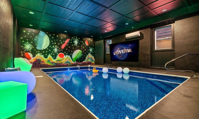 Caton Cabin | Sleeps24-Mini Golf-Movies@IndoorPool-Outdoor Fire