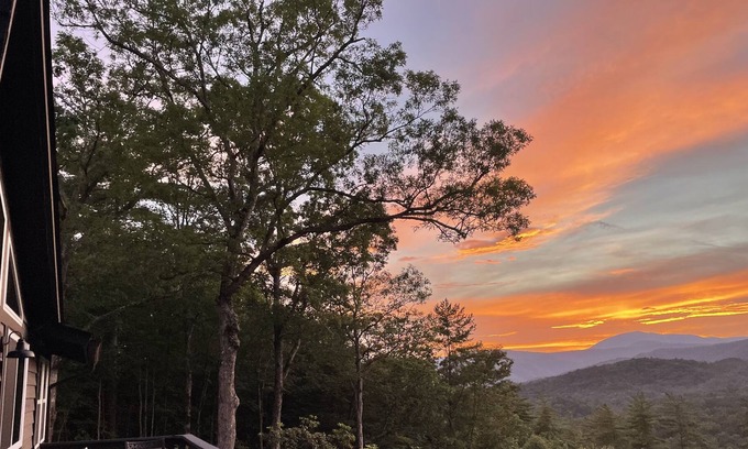 Brevard Cottage | Sleepy Bear Cottage-Amazing Views-Secluded Bliss