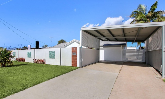 Golden Beach House | Slim Crescent 8, Golden Beach