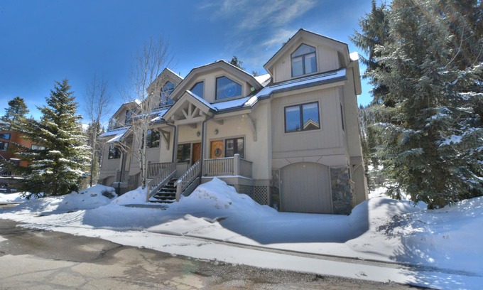 Mountain House House | Slopeside 4BR Townhome - Next to Lifts - Private Hot Tub - Garage!