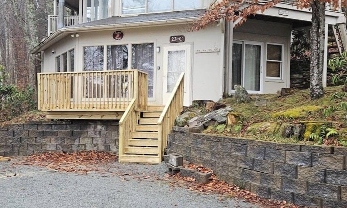Sugar Mountain Condo | Slopesiders at Sugar Mountain! Perfect place to access slopes across street.